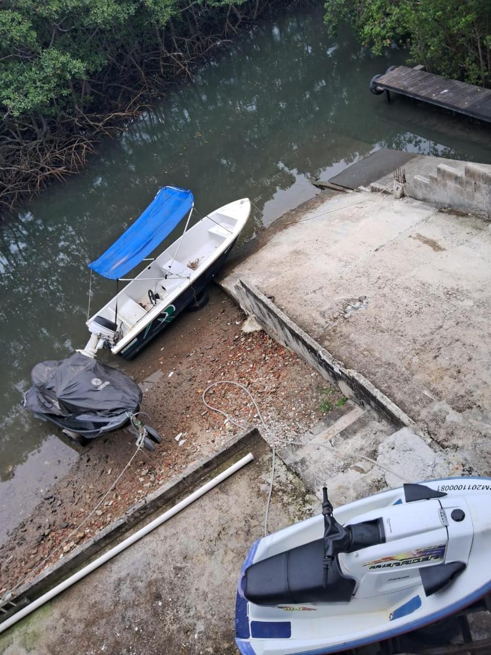 Apartamento Em Barra De Guaratiba De Frente P A Estrada, Proximo Da